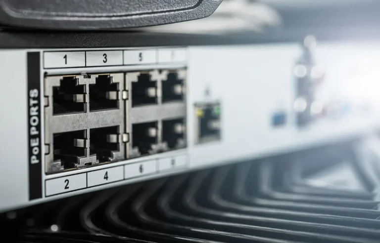 What is the difference between a PoE injector and a PoE splitter. PoE Injector vs Splitter PoE vs PoE+